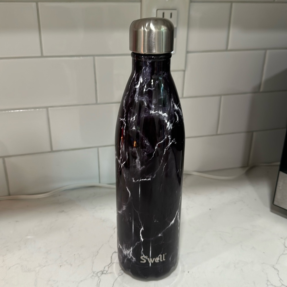 25 oz Black marble swell